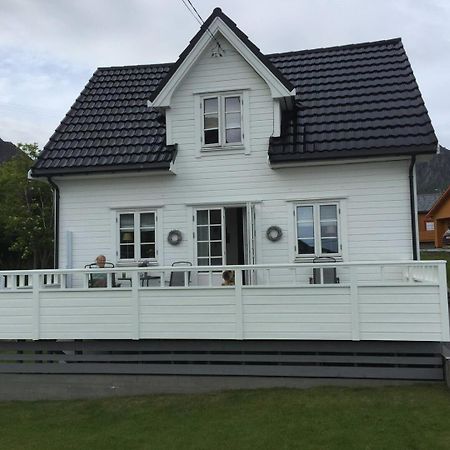 Utsiktsperle Pa Reine I Lofoten Esterno foto