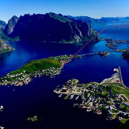 Utsiktsperle Pa Reine I Lofoten Esterno foto