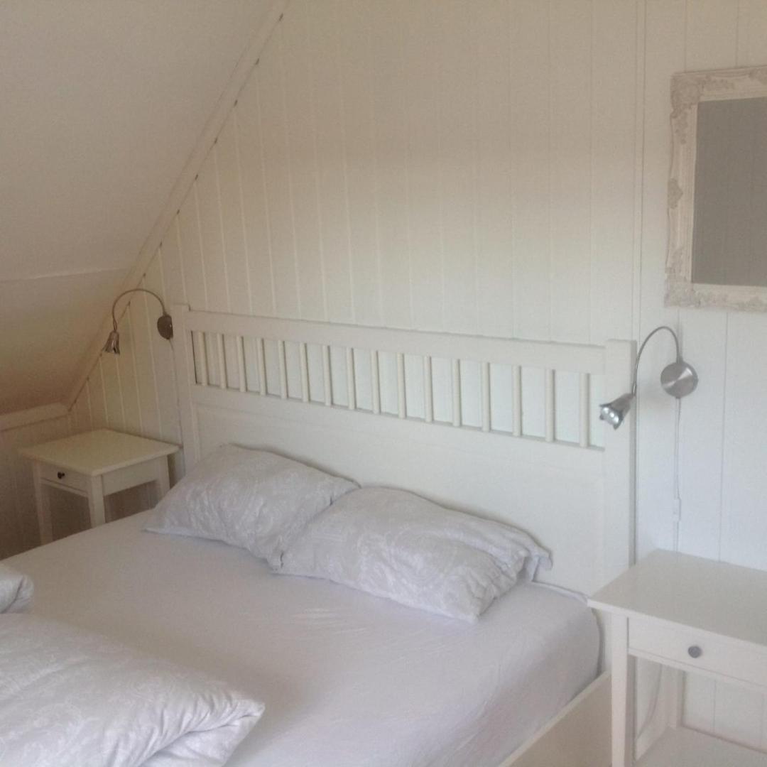 Utsiktsperle Pa Reine I Lofoten Esterno foto