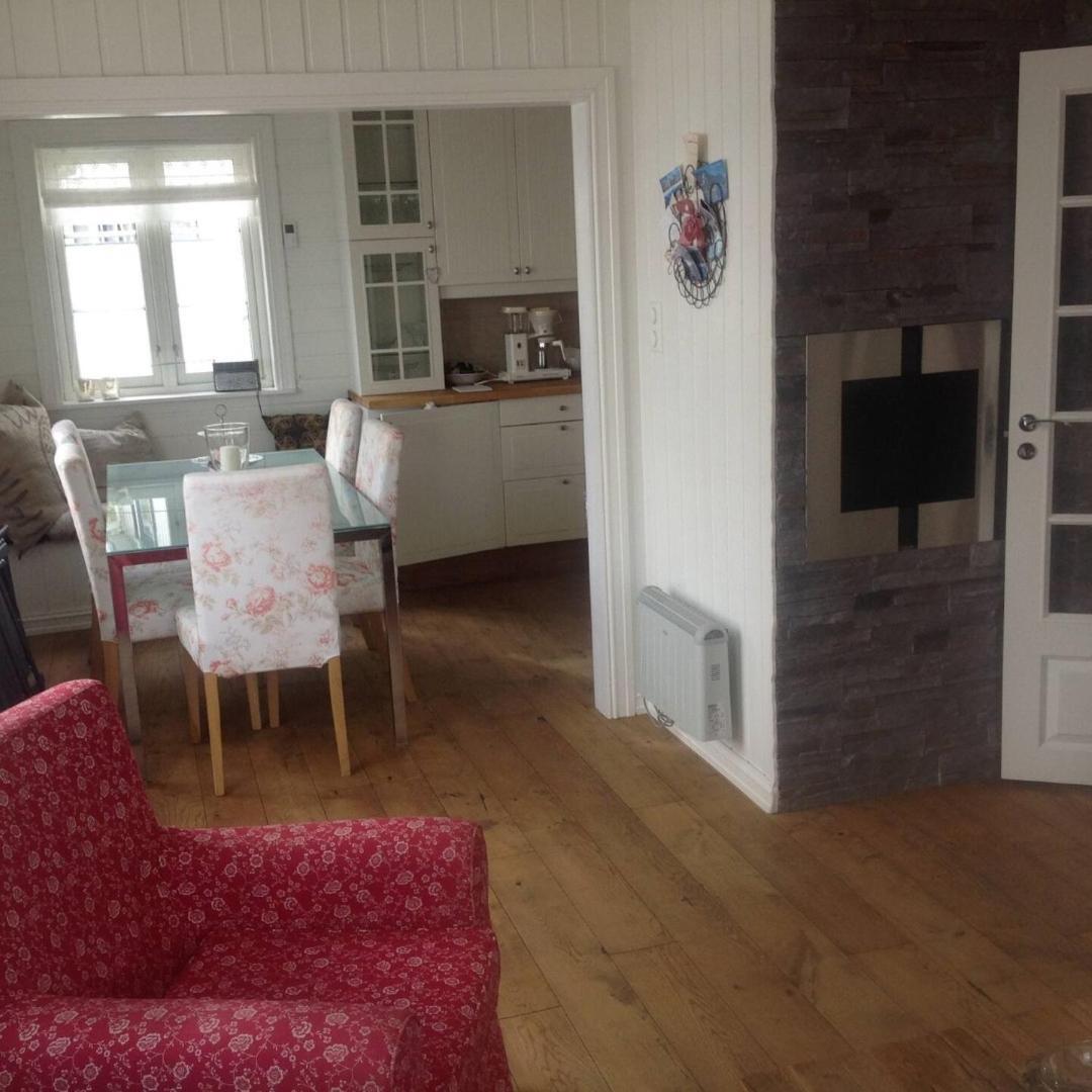 Utsiktsperle Pa Reine I Lofoten Esterno foto