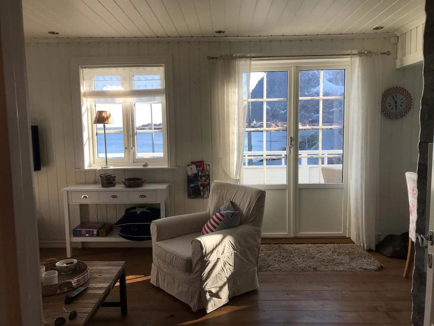 Utsiktsperle Pa Reine I Lofoten Esterno foto